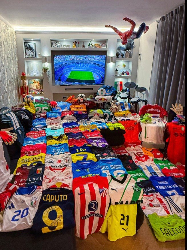 Collezione di maglie autografate dai calciatori